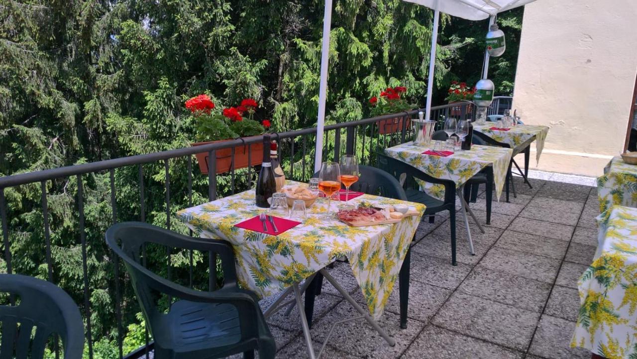 Capanna C.A.O. Hotel Брунате Екстериор снимка
