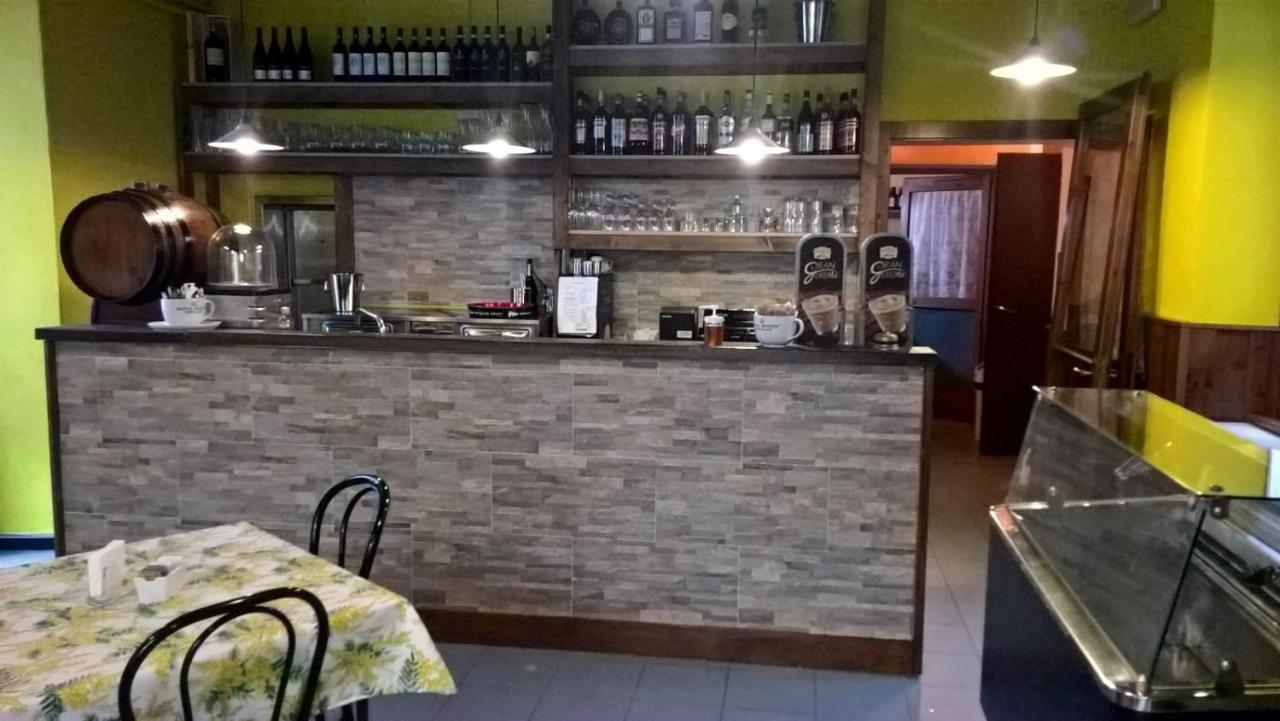 Capanna C.A.O. Hotel Брунате Екстериор снимка