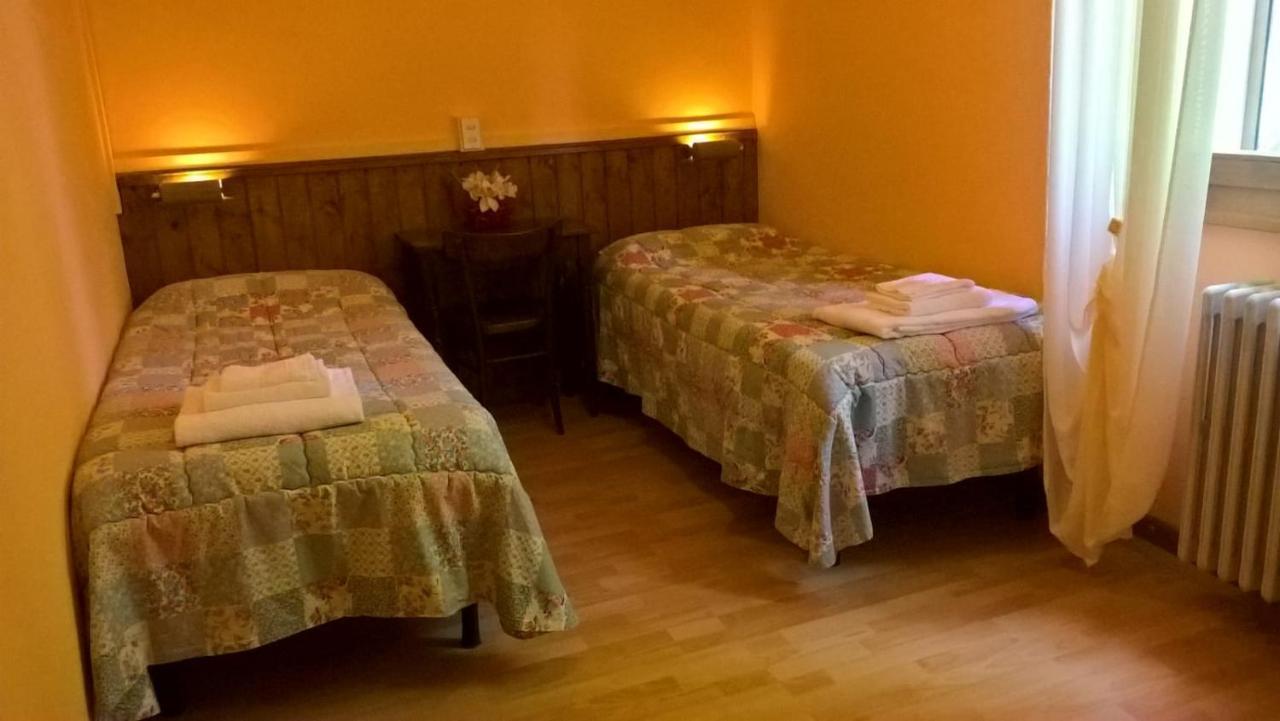 Capanna C.A.O. Hotel Брунате Екстериор снимка
