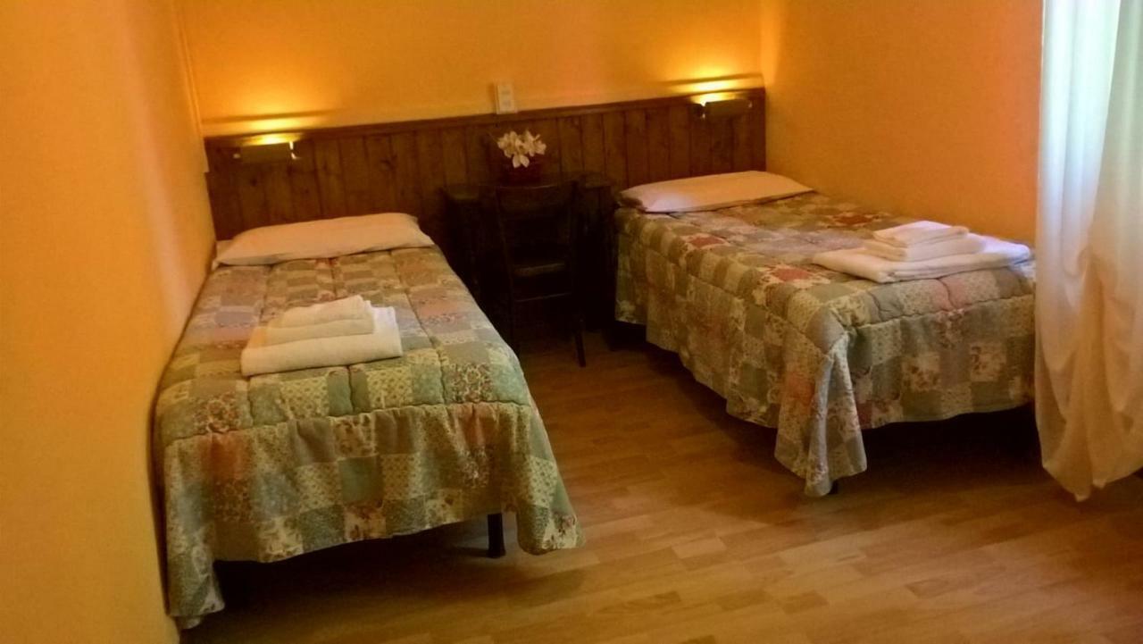 Capanna C.A.O. Hotel Брунате Екстериор снимка