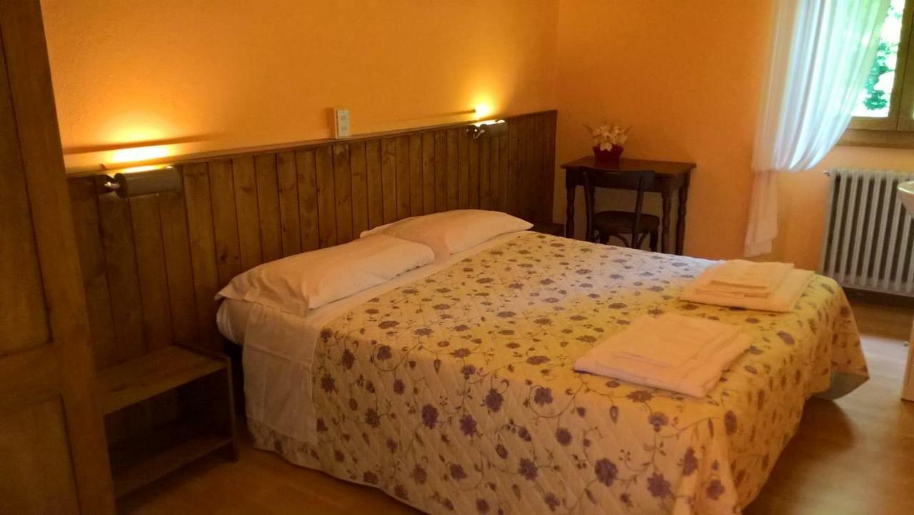 Capanna C.A.O. Hotel Брунате Екстериор снимка