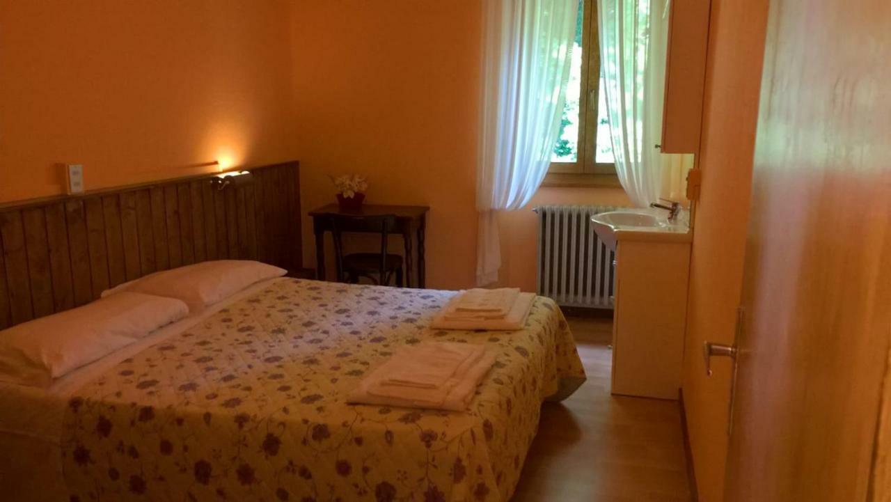 Capanna C.A.O. Hotel Брунате Екстериор снимка